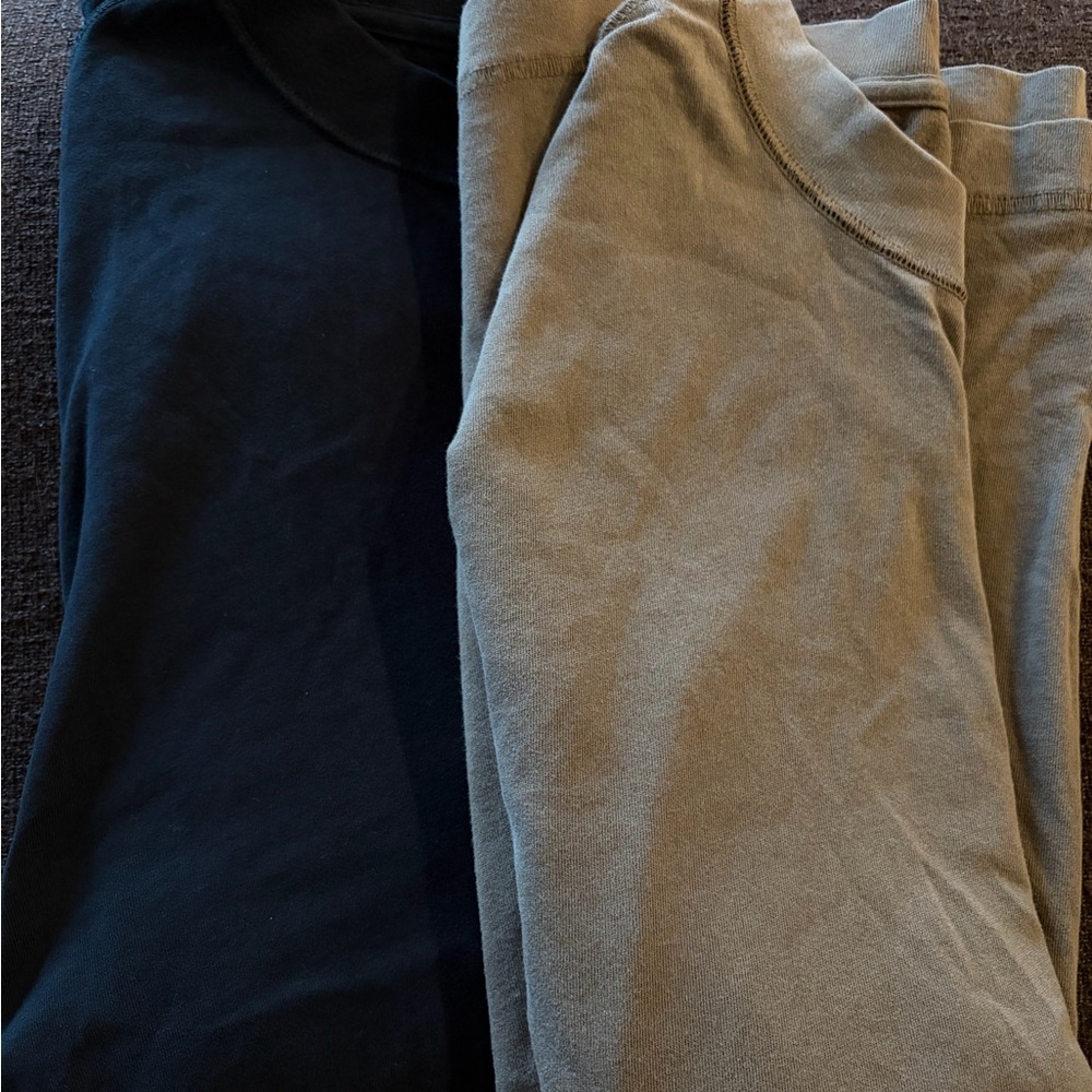 Men’s shirt bundle
Of 2 Abercrombie & Fitch sz xxl